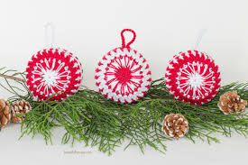 Kami juga punya banyak game lain yang mirip candy christmas! Candy Cane Christmas Bauble Crochet Pattern Hopeful Honey Crochet Christmas Garland Christmas Crochet Christmas Ornaments To Make