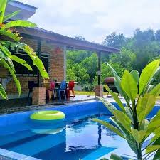 Selepas dah berkemas, kami bergambar. 20 Homestay Menarik Di Melaka Ada Kolam Renang Sesuai Buat Reunion Family Day