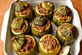Lasciatele raffreddare leggermente e servite le vostre zucchine ripiene di carne ancora tiepide. Zucchine Tonde Ripiene Unadonna
