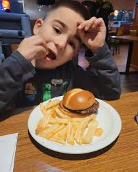 Gracias a mis niños por la cena Carolyn Giselle Hernandez Giovanni  Hernandez Christopher Hernandez Dylan Lara y chachita