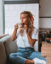 6 Different Ways To Style Mom Jeans Style Scarf Hairstyles Women