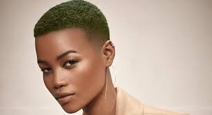 Dans les pages des magazines, on ne compte plus les superbes déclinaisons xxs, idem sur le catwalk. Les Coupes Courtes De L Automne Hiver 2017 2018