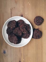 Biscuits Aux Eclats De Feves De Cacao 3 3 Feve De Cacao Recette Biscuit Biscuit Vegan