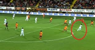 Fotoğrafta çizgi emre mor'un kolundan alındı. Galatasaray Macinda Kiyamet Kopartan Ofsayt Pozisyonu Spor Haberleri
