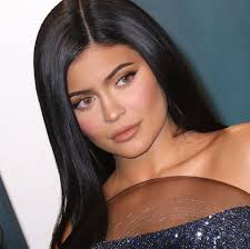 We're here to provide advice, style suggestions, news and blogposts about our luscious crowns and more! Kylie Jenner Just Got A Rachel Green Layered Hair Cut