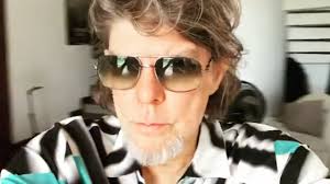 Branco Mello recebe alta do hospital: 'Finalmente estamos em casa'