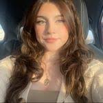 Diana Cacho's Instagram, Twitter & Facebook