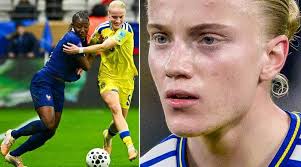 VAR-domarna straffas efter haveriet i Sverige-Azerbajdzjan