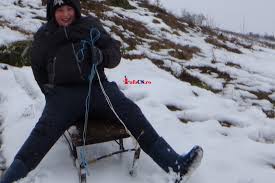 Ce poarta studentele pe dedesubt iarna? Iarna Pe Ulita Satului Goruia Poveste Cu Nasul Inghetat La Gura Sobei Video Infocs