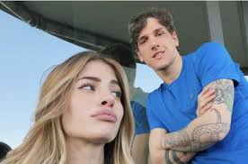 Dopo le polemiche degli ultimi giorni per la fine della storia con sara scaperrotta, sua ex fidanzata attualmente incinta, e l'inizio del flirt con madalina ghenea, nicolò zaniolo ha deciso di mettere un. Niccolo Zaniolo And Chiara Nasti Are In Crisis The Social Clues