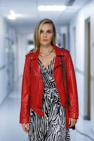 Ты мне напишешь, а я не отвечу холодное сердце хочет в тепло сном в мою память и долгим молчаньем к тебе все дороги. Polina Gagarina Prisoedinilas K Byvshim Novosti Kino 5 Noyabrya 2020 Kino Teatr Ru