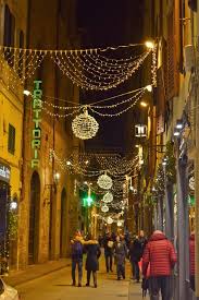 The Light Festival In Florence Is Spectacular And Florence In One Of A Few Cities In The World That Was Recognized Take A Peek F Christmas Lights Lights Italy