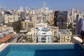 It is located on the mediterranean coast at the foot of the lebanon mountains. Beirut Libanon Reisebericht Mit Ausflug Nach Baalbek Reiseblog