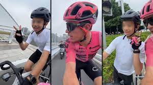 Rigo' y su particular encuentro con un pequeño ciclista en China