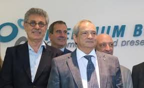 En medio de la polémica por las vacunas, hugo sigman abandonó el grupo de whatsapp de empresarios nuestra voz. Biografia No Autorizada De Hugo Sigman 3 De Monsanto A Fincen Files Striptease Del Poder