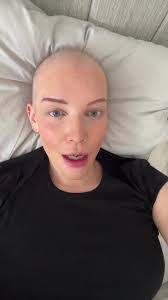 Kerri Simpson's Instagram, Twitter & Facebook