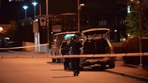 Polisen sökte natten till söndagen efter någon som skjutit i linköping. Skottlossning I Skaggetorp Person Skjuten I Magen Ford Till Us Lkpg News