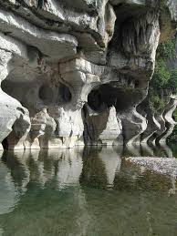 Gite Du Ranc De Figere A Labeaume Location Avec Piscine Pour 9 Personnes Labeaume Paysage France Ardeche France Paysage Insolite