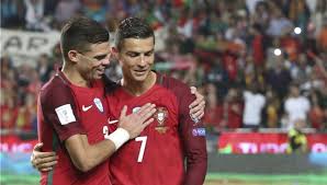 وانتزع منتخب البرتغال بقيادة نجمه الأول كريستيانو رونالدو، اللقب الوحيد في تاريخه باليورو من أنياب المنتخب الفرنسي، بهدف دون مقابل حمل توقيع اللاعب البديل إيدير فى الدقيقة 109 من عمر اللقاء وتحديداً فى الشوط الإضافى. Ø£Ø®Ø¨Ø§Ø± ÙƒØ£Ø³ Ø§Ù„Ø¹Ø§Ù„Ù… 2018 Ø§Ù„Ù‚Ù…ÙŠØµ Ø§Ù„Ø±Ø³Ù…ÙŠ Ù„Ù„Ù…Ù†ØªØ®Ø¨ Ø§Ù„Ø¨Ø±ØªØºØ§Ù„ÙŠ ÙŠØ¶Ø¹ Ø§Ù„Ø¨Ù„Ø§Ø¯ Ø¹Ù„Ù‰ Ø­Ø§ÙØ© Ø§Ù„Ø§Ù†ÙØ¬Ø§Ø± Ø³Ø¨ÙˆØ±Øª 360