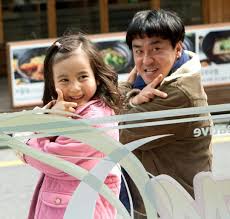 Peranan ibu bapa membesarkan anak bermula sebaik sahaja si kecil dilahirkan. Bikin Terharu Ini 6 Film Korea Tentang Perjuangan Seorang Ayah