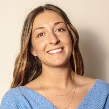 Sara Bracaglia's Instagram, Twitter & Facebook