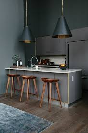 So sind hocker mit tritt (wie bild 2) praktische helfer in räumen mit hohen schränken, wie zum beispiel in der küche. Hocker Aus Holz 50 Schone Modelle Archzine Net