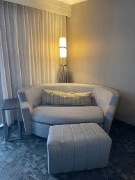 Use up corners with shelves and vertical storage systems to store and display books or decor. Small Sofa And Ottoman Aufnahme Von Courtyard Jackson Airport Pearl Tripadvisor