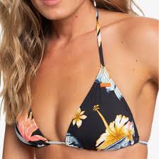 Tu vas certainement passer la majorité de tes vacances à faire bronzette en maillot, il est donc essentiel que tu portes le porte avec fierté. Achat Maillot De Bain Tropical Femme Roxy Pas Cher Espace Des Marques
