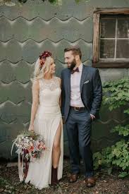 A bohemian wedding in muskoka toronto, on boho weddings have a very distinctive soft and romantic feeling. This Entirely Diy Wedding Transformed A Lakefront Cottage Into A Boho Wonderland Junebug Weddings