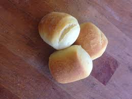 Ho mescolato 450 gr di acqua alla semola ed ho mescolato con la frusta a k a bassissima velocita, in modo da amalgamare senza impastare ed ho fatto riposare per 30 minuti. Puffetti Di Semola Con Lievito Madre Bild Von Il Pane Come Una Volta Turin Tripadvisor