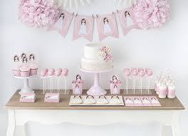 Postreadiccion Galletas Decoradas Cupcakes Y Cakepops Mesa Dulce De Comunion Carlota Mesas Dulces Comunion Decoracion Comunion Primera Comunion Decoracion