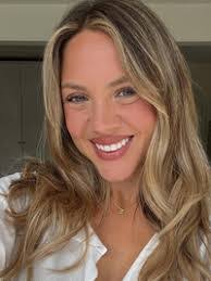 Emily Few's Instagram, Twitter & Facebook