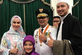 Share your videos with friends, family, and the world Kartika Putri Bicara Soal Pernikahannya Dengan Habib Usman Antara News