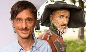 Frank atkinson was the first person to play the role on television in 1953, and former doctor. Mackenzie Crook Attends The Worzel Gummidge Photocall Daily Mail Online