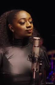 Samara Joy McLendon, conosciuta professionalmente come Samara Joy, è una  cantante jazz americana. Ha vinto il Sarah Vaughan International Jazz Vocal  Competition nel 2019 ed è stata nominata Miglior Nuovo Artista da