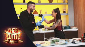 Sorin bontea este azi unul dintre cei mai cunoscuţi chefi din românia, mai ales datorită emisiunilor masterchef, hell's sorin bontea este căsătorit şi are doi copii: Speak È™i È™tefania La Chefi La CuÈ›ite Chef Sorin Bontea Ce E Cu Voi Aici Youtube