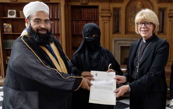 Archbishop of Canterbury withdraws award given to Muslim cleric who praised  Bin Laden - Christian Today