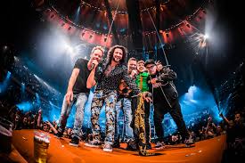 Op zaterdag 15 september komt de grootste kroeg van nederland per helikopter naar zwolle het is officieel! 21e Keer Vrienden Van Amstel Live