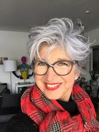 Short Gray Layered Hairstyle Short Grey Hair Beautiful Gray Hair Short Hair Styles