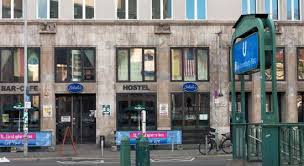 Some people call it a homeless shelter. Fachada Do Hostel Picture Of St Christopher S Inn Berlin Tripadvisor