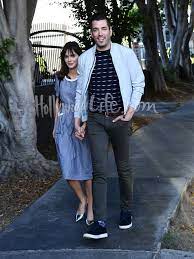 Here's how zoey became the property brothers star's girlfriend, talk of engagement and if they're married. Zooey Deschanel Dating Property Brothers Star Jonathan Scott After Split See Pda Pics Jonathan Scott Zooey Deschanel Jonathan