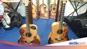 Kata cinta f em seolah dunia dm g bagai di musim semi. Chord Gitar Lagu Hujan Kemarin Oleh Taxi Band