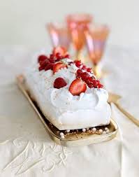 Buche Pavlova Aux Fruits Rouges Recette Pavlova Dessert Noel Aux Fruits Idee Gateau Noel