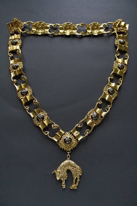 Chaîne de l’Ordre de la Toison d’or – insigne chevaleresque historique associé à la symbolique maçonnique – Nos Colonnes