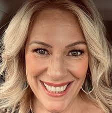 Betsy Darby's Instagram, Twitter & Facebook