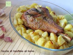 Un'ottima alternativa, spesso sottovalutata a mio avviso, potrebbe essere la coscia di tacchino al forno con patate. Coscia Di Tacchino Al Forno Catia In Cucina