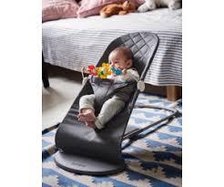 Den kannst du eigentlich gleich nach der geburt verwenden, wenn dein baby min.53cm groß und min.3,5 kg schwer ist. Babybjorn Spielzeug Fur Wippe Fliegende Freunde Ab 39 99 Preisvergleich Bei Idealo De
