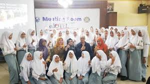 Melaksanakan proses pembelajaran berbasis imtaq. Dua Desainer Dari Appmi Banjarmasin Ini Jadi Guru Tamu Di Smkn 4 Ini Yang Dibahas Banjarmasin Post