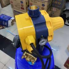 Pompa air ini juga memerlukan daya listrik kurang lebih sekitar 125 watt dan memiliki kemampuan mendorong air hingga 30 m. Pompa Pendorong Air Harga Agustus 2021 Blibli
