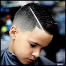 Elegante Junge Kinder Sehr Lange Haare Frisuren Kleine Jungs Langes Jungs Frisuren Coole Jungs Frisuren Coole Frisuren